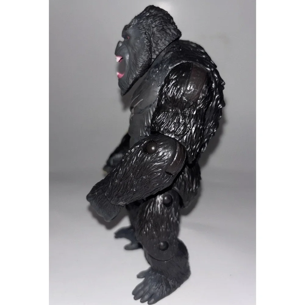 KONG w/ BEAST Glove 6